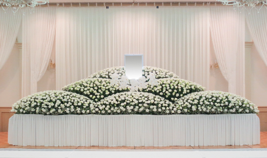 お別れの会・偲ぶ会・社葬の祭壇事例