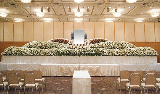 お別れの会・偲ぶ会・社葬の祭壇事例