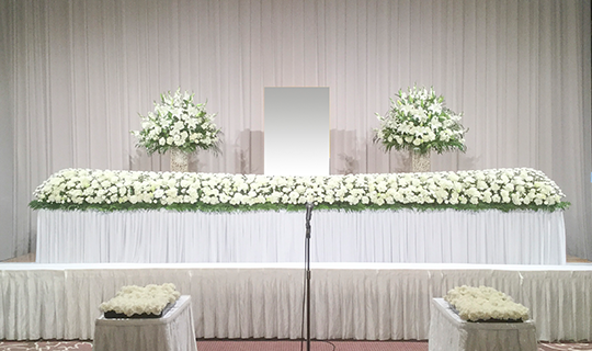 お別れの会・偲ぶ会・社葬の祭壇事例
