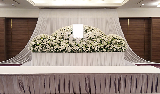 お別れの会・偲ぶ会・社葬の祭壇事例